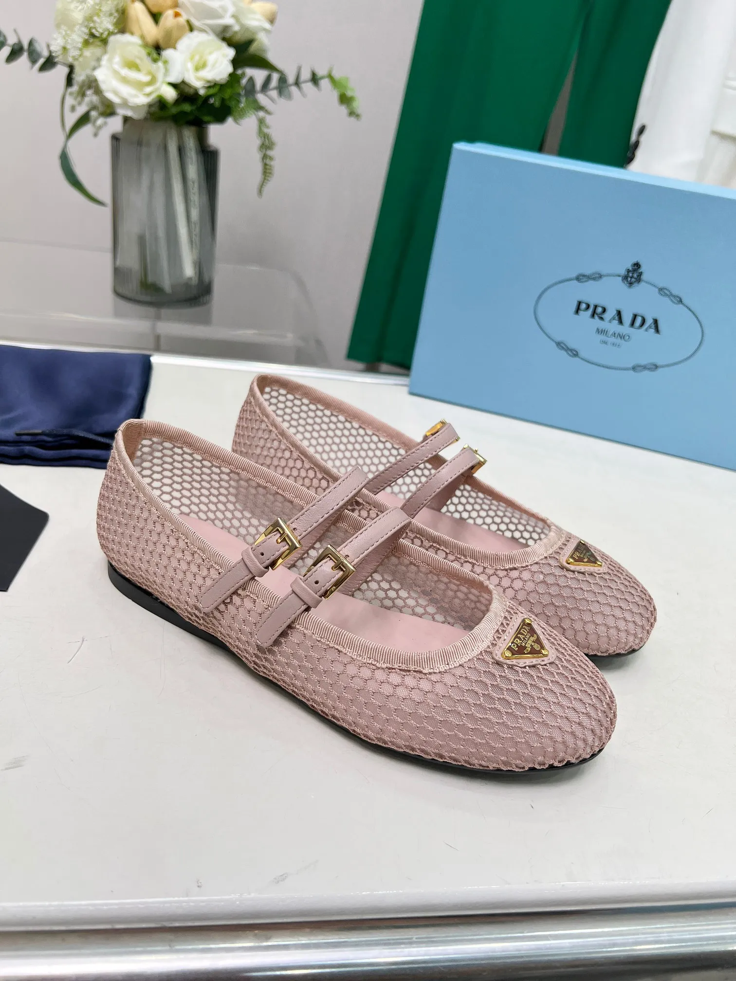 👟👟Ex-factory price 520👟👟 PRADA💝💝25ss💯💯💯New British style dancing shoes Small leather loafers - retro fashion classic items New products created at the first major show of Paris Fashion Week Inspirations are cleverly combined by the D chief designer on the perfect shoe shape. Matched with brand buckles, it is more fashionable. Upper: imported rhombus lining: cowhide lining sole: original [Fireworks][Fireworks] 1:1 molded foam sole Size: 35-41 yards